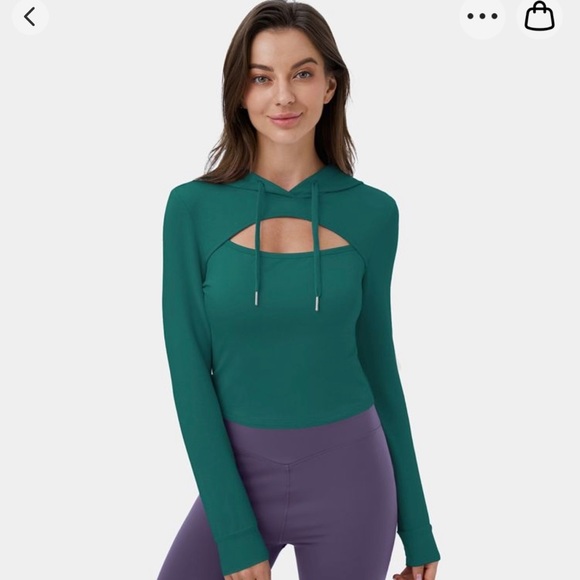 HALARA Hooded long sleeve Cut out crop top - Picture 2 of 5